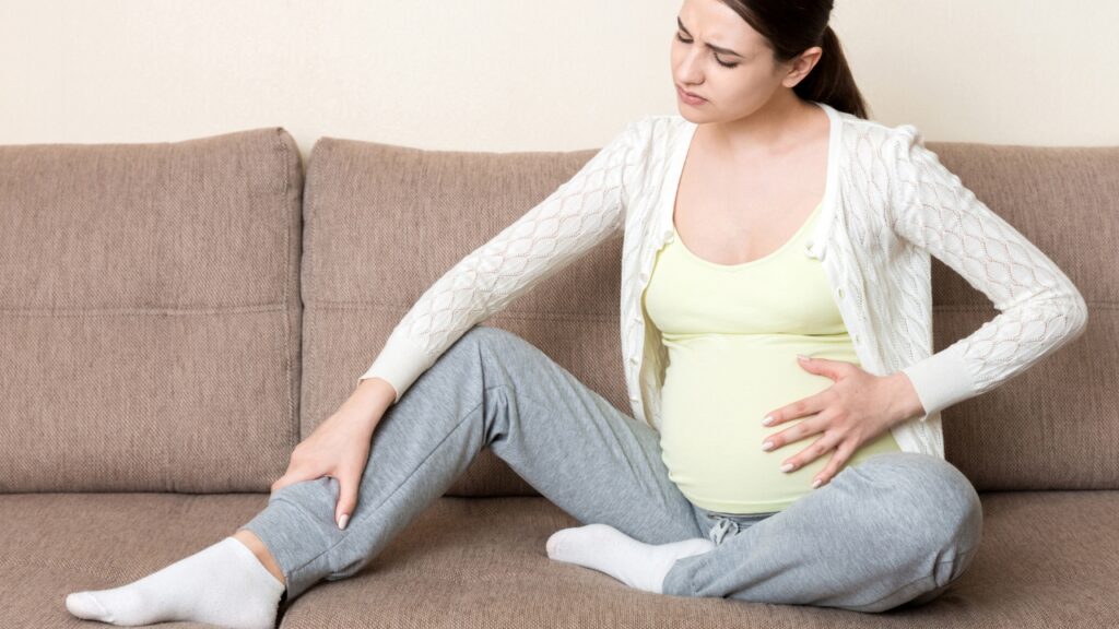 Pregnant woman with pain in her legs